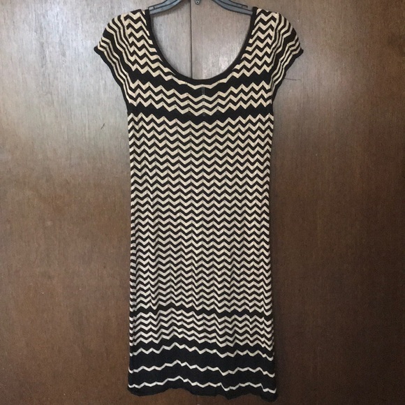 BLOWOUT SALE! Gorgeous Zig Zag Dress - Picture 4 of 4